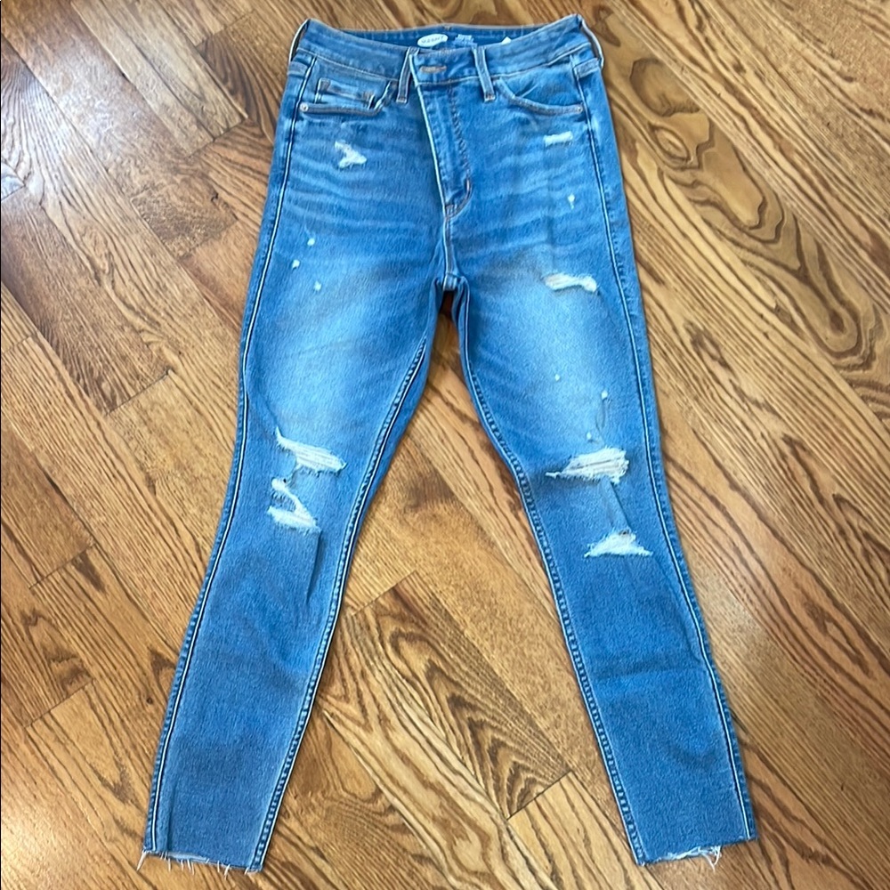 Women’s Old Navy Rockstar Super Skinny High Rise Jeans. Size 6. Like New.
